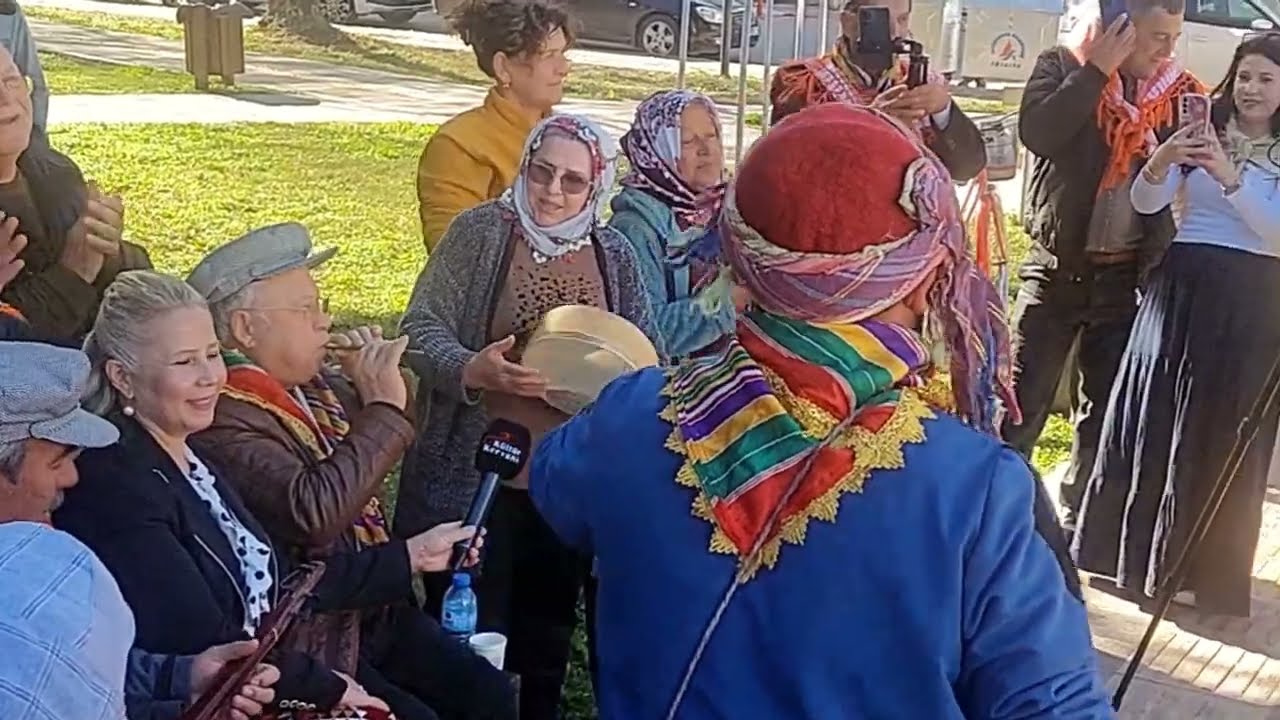 FENOMEN YÖRÜKLER BULUŞTU Oyunlar kaşıkla çift vuruşlar halk kendinden geçti özümüzü bulduk