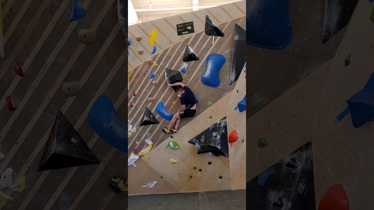 #25, V7 boulder problem