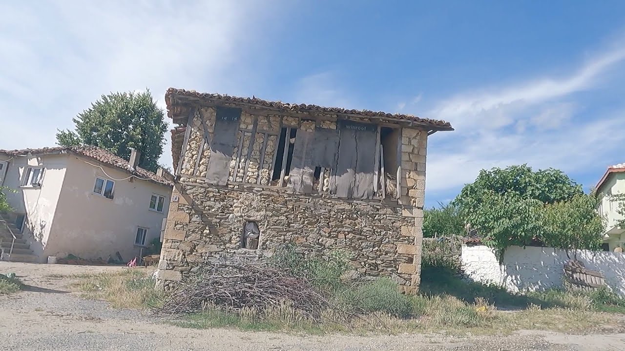 Yenice Köyü sokaklarında b1r güni k3, Yenice/ Pınarhisar /Kırklareli, GH032071