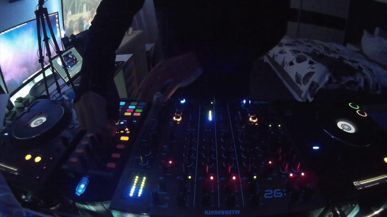 Tom Tronic - Corona Virus Lockdown Techno Set April 2020 #1