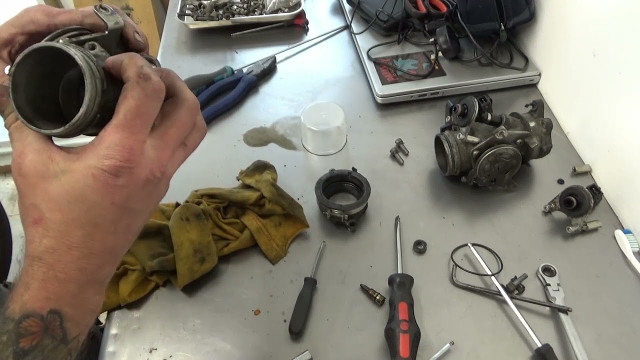 BMW R1100RT Throttle body service part 6