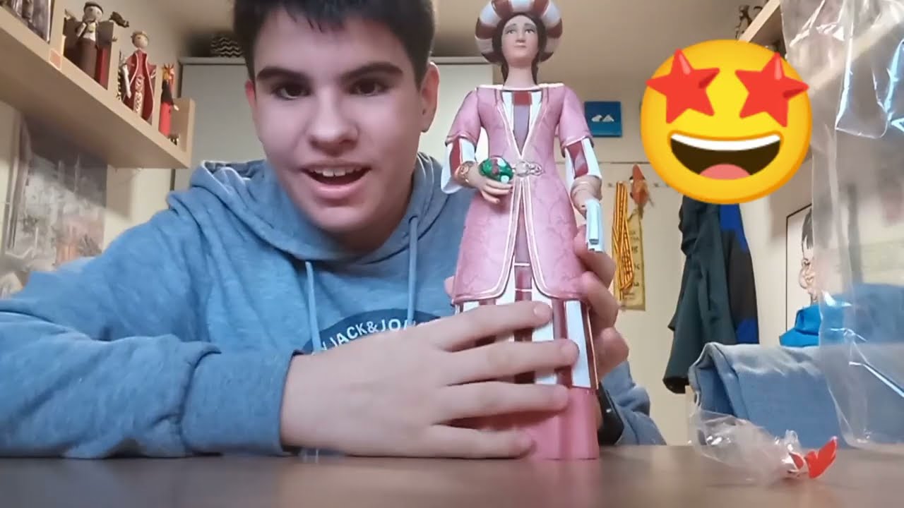 Geganta Elisenda del pi, figura  nova de goma.