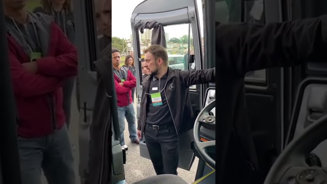 Novo &ocirc;nibus Mercedes-Benz O500-RSDD Blue Tec 6 apresentando novas tecnologias na LatBus 2022