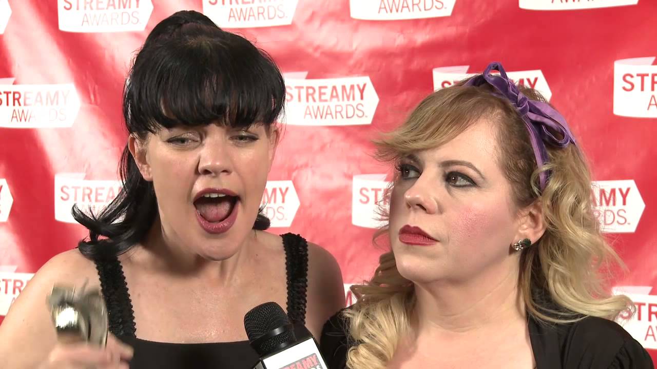 Pauley Perrette & Kirsten Vangsness Backstage Interview - Streamy Awards 2013