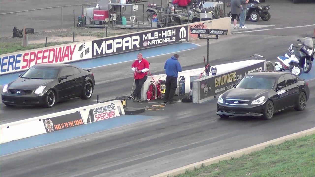 Infinity G35 Coupe vs Sedan Drag Race