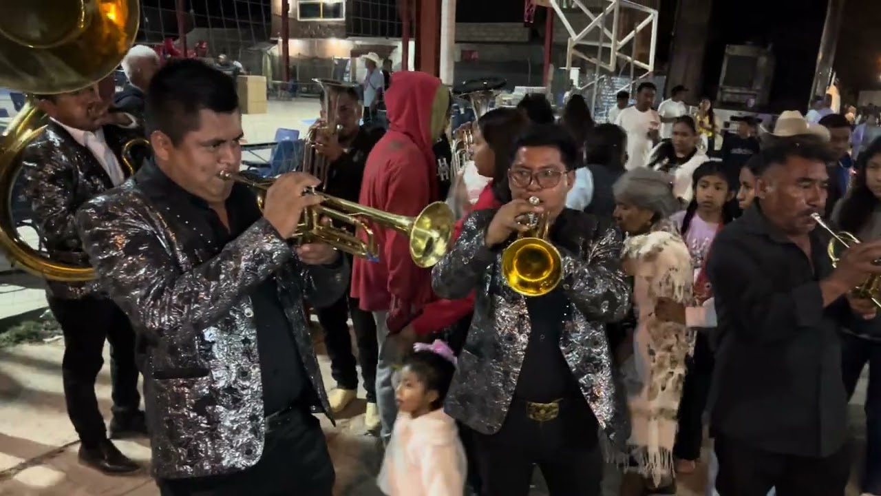 Así toca la banda en la libertad  de olinala 