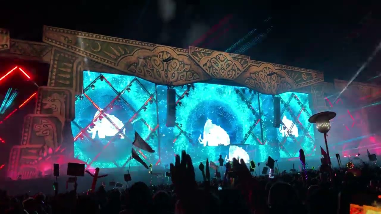 Wooli - Love Is Gone (Slander) + Falling (Wooli & Trivecta) - Lost Lands 2022 - Prehistoric Stage