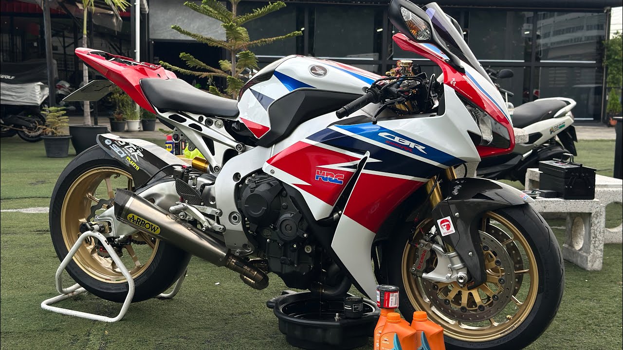ปีเก่า ดูแลดี ก็ยังขี่ได้อีกนานนนนนน…🇯🇵 CBR1000RR SP 2014 มีน้อย แทบไม่ค่อยเห็น…❤️