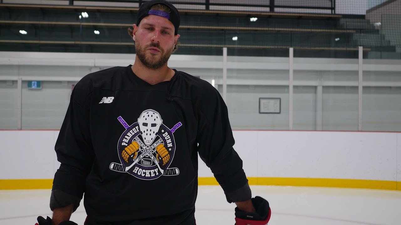 Comment sortir la rondelle de votre zone defensive pour etre un bon joueur de Hockey