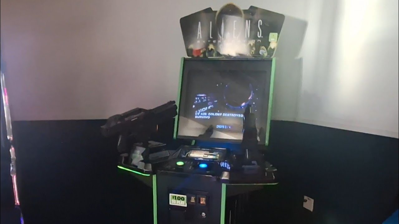 Global VR Aliens Extermination Shoot Out Arcade Game at Malco Cinema (Fail ???) (Very Old & Retro) 
