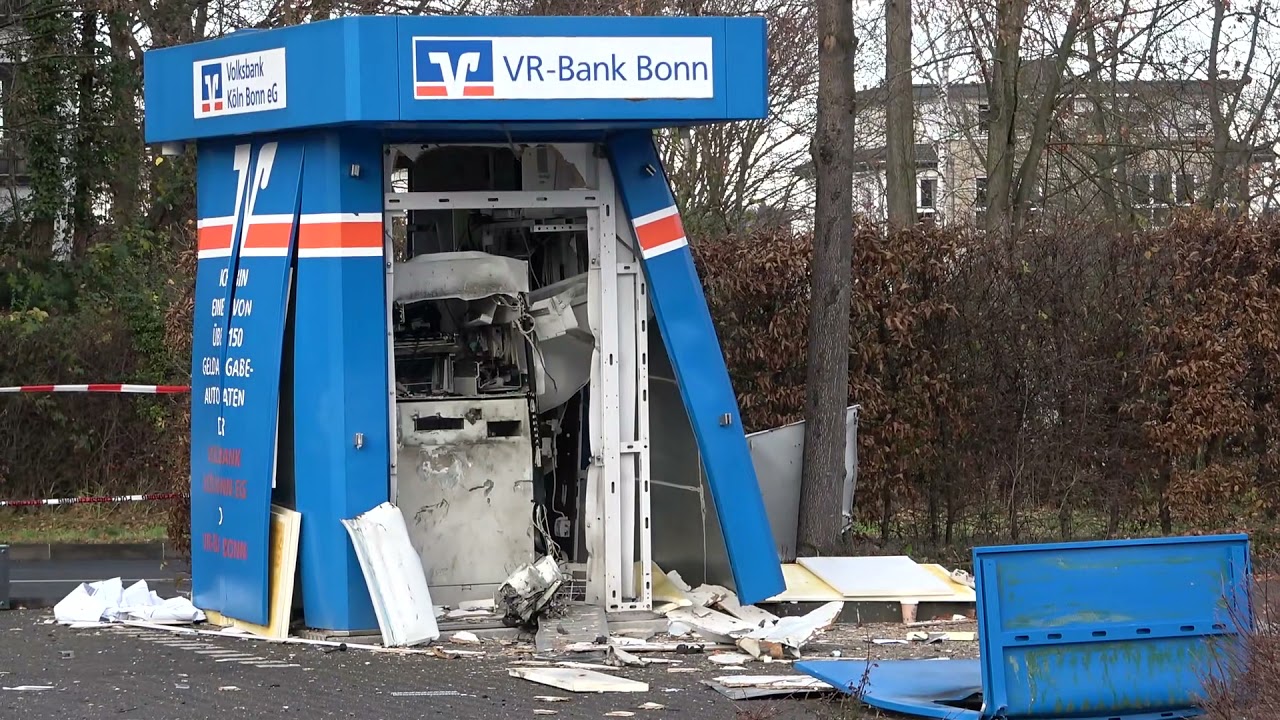 Geldautomat gesprengt in Bonn-Röttgen - Fluchtfahrzeug in Alfter-Heidgen gefunden am 04.12.21