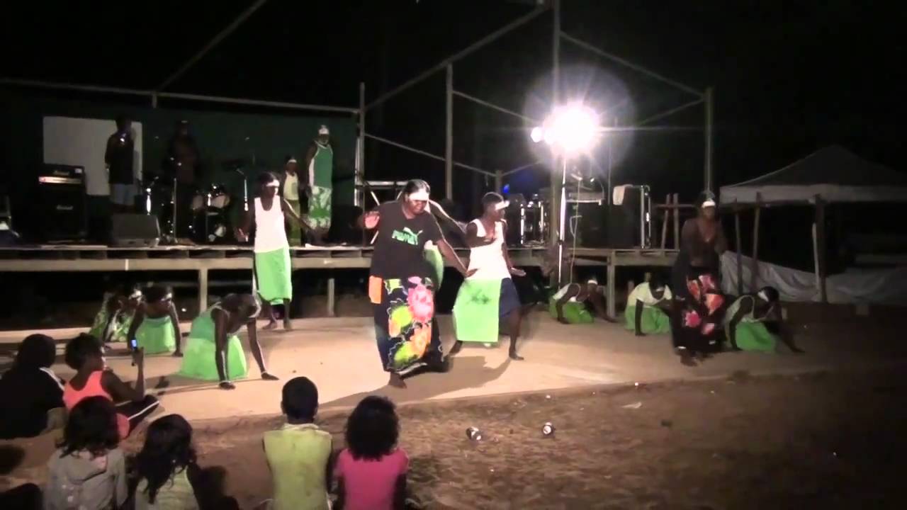 Ramingining Festival 2010 - Mari - Gutarra 3