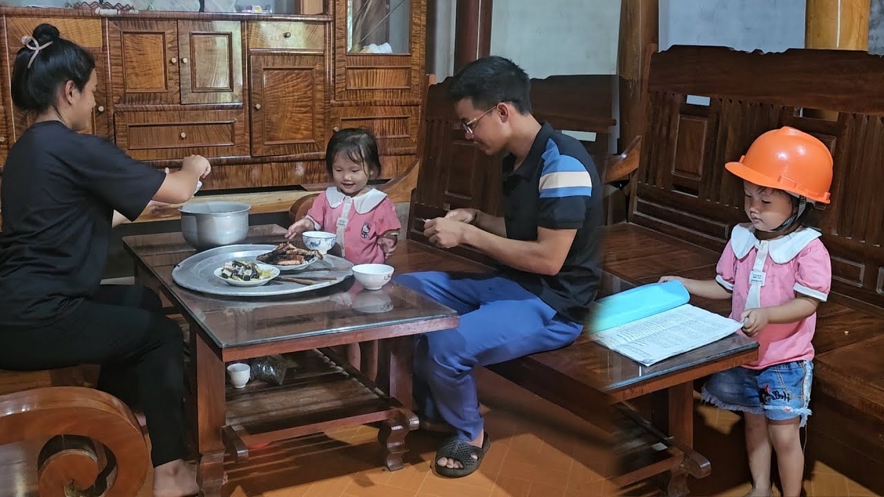 The engineer cooked fish with star fruit and the mother and child stayed to eat with the engineer.