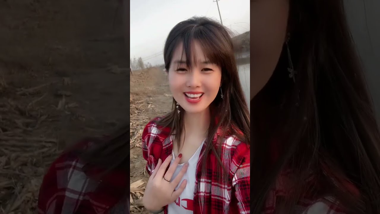 明明是一场空在梦里浮沉，不敢问当年是假是真 #村里的姑娘#美丽笑容