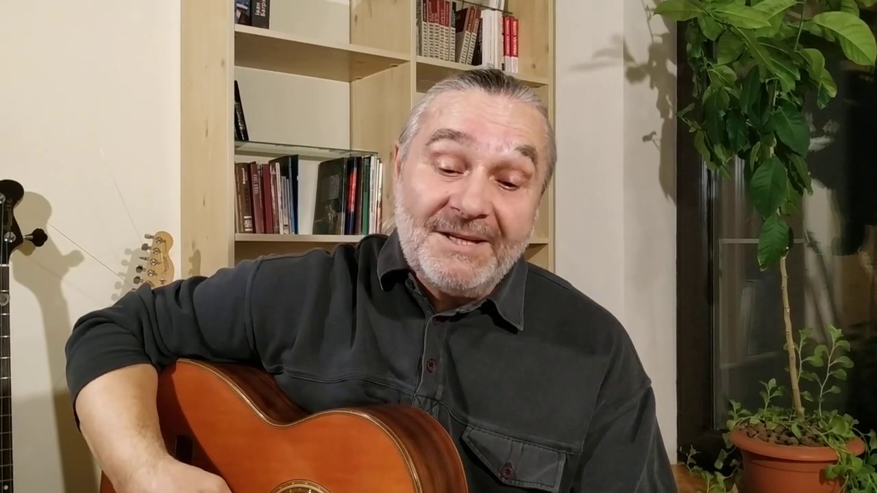 Удар отточенною бритвой...