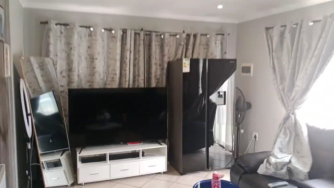 Nice and Spacious 3 Bedroom House with 2 Bathrooms on Show in the West