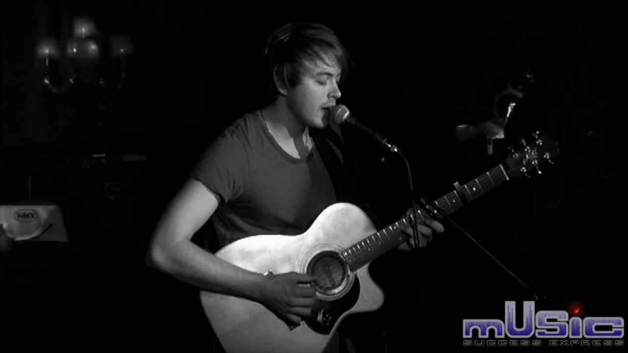 joe robinson - Adelaide (acoustic)  live at proud camden