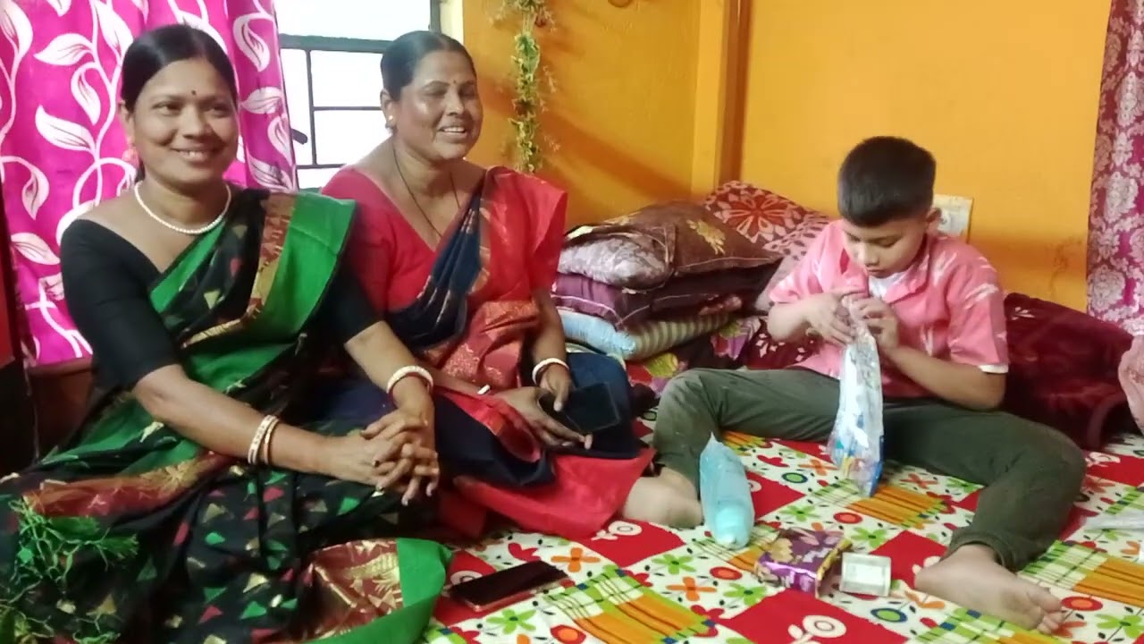 কত গিফট দেখে পাগল হয়ে গেছে