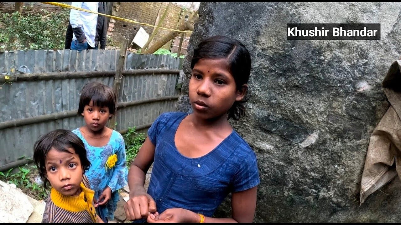 কাকার নির্যাতনে থাকতে হয় বাজারের বাথরুমে।