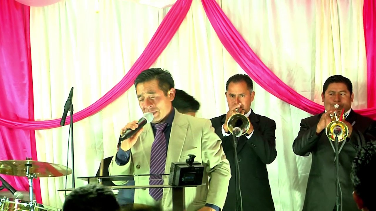 Pedro Canil y su grupo Uncion en la alabanza Levanto mis manos