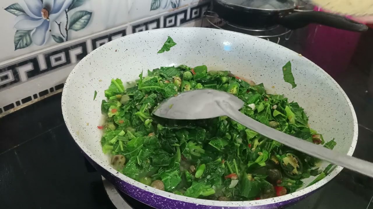 Cara simpel masak daun pepaya.(@piliu vlog)