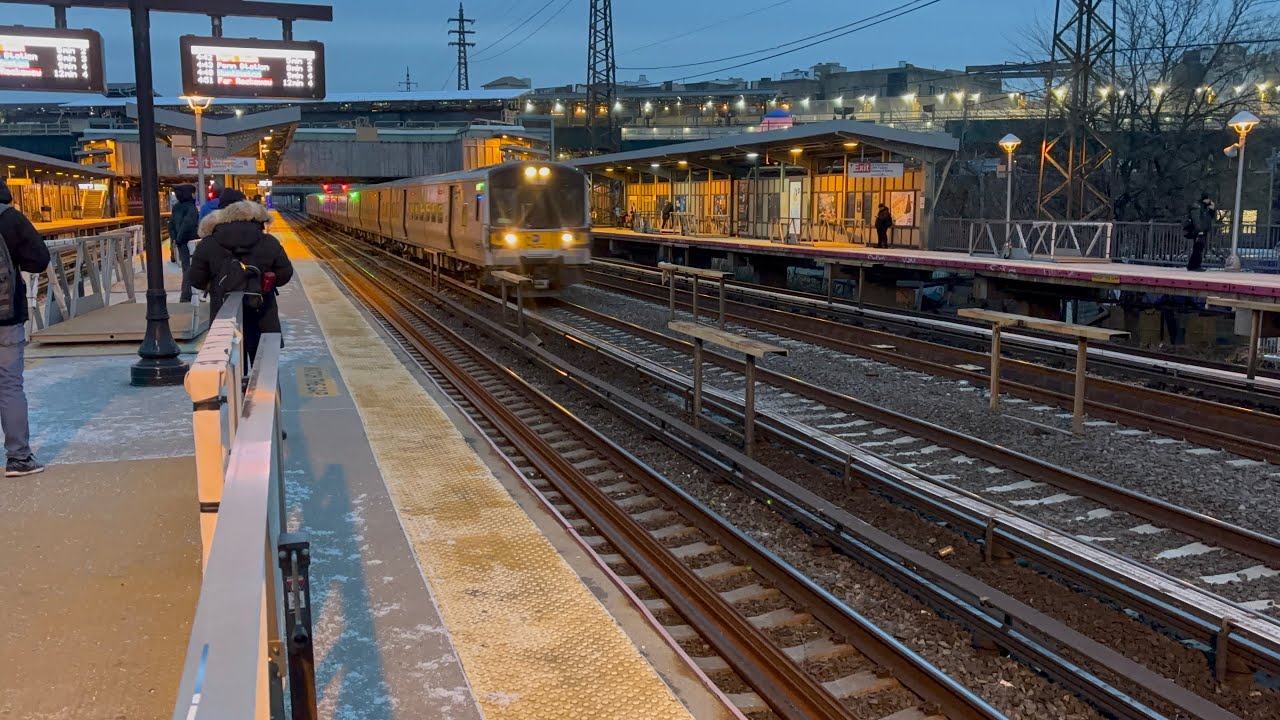 Long Island Railroad Weekend train action at Woodside (M7,M9
