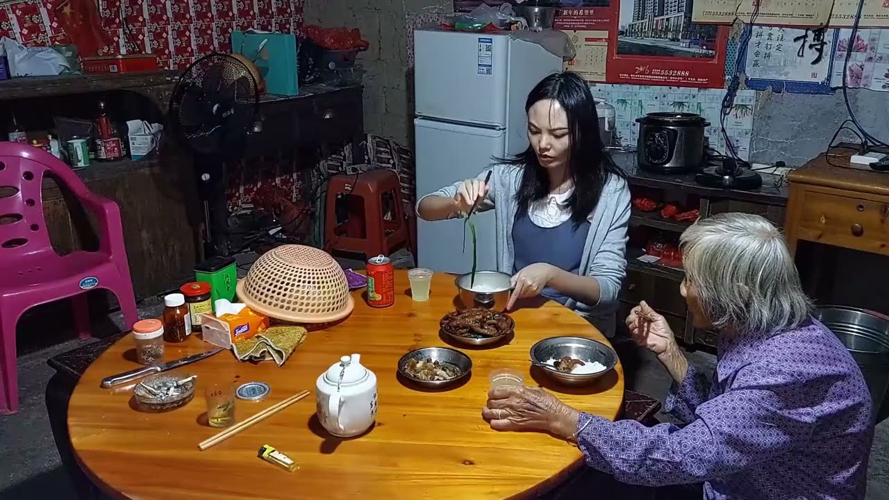 妹子在家和父母各吃各的，奶奶都心疼叫我找个人嫁出去了