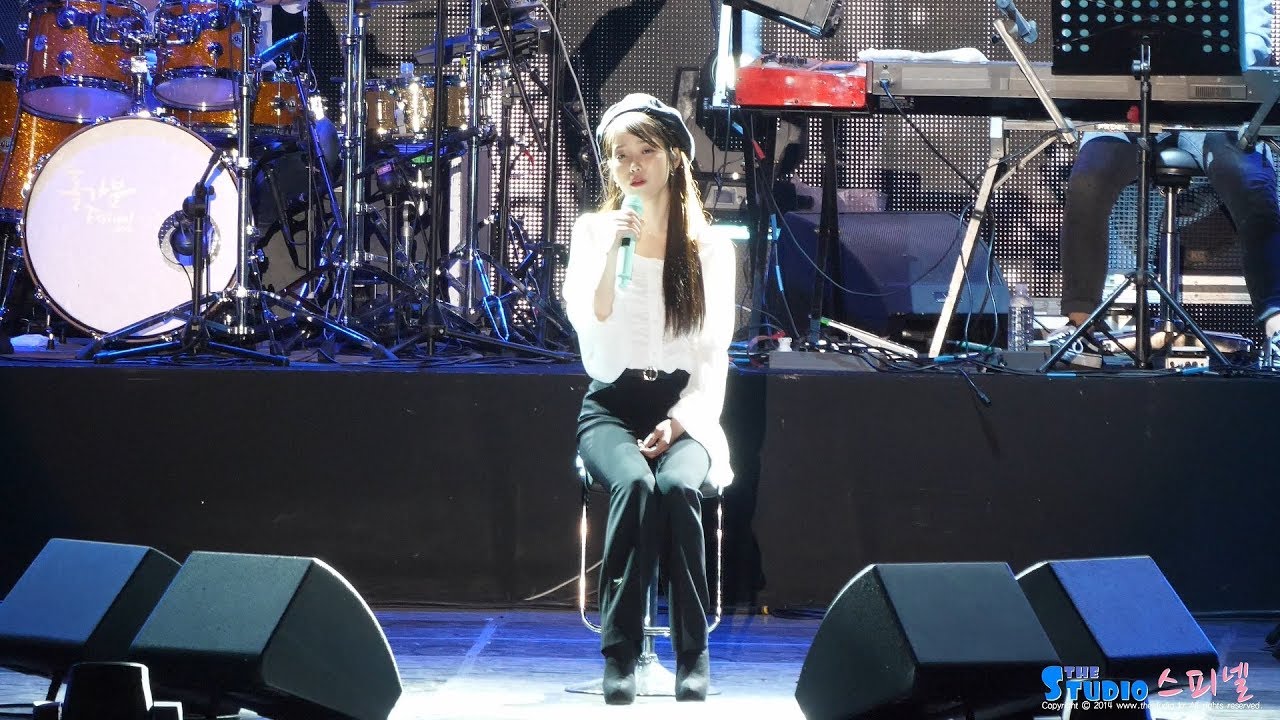 180519 아이유 '무릎' 4K 직캠 IU fancam - Knees (홀가분 페스티벌) by Spinel