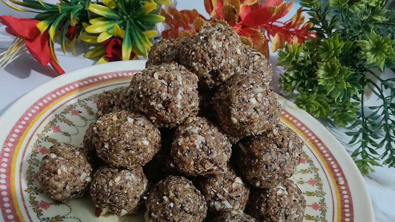 Sardiyon ke special alsi ke laddu banane ki recipe.