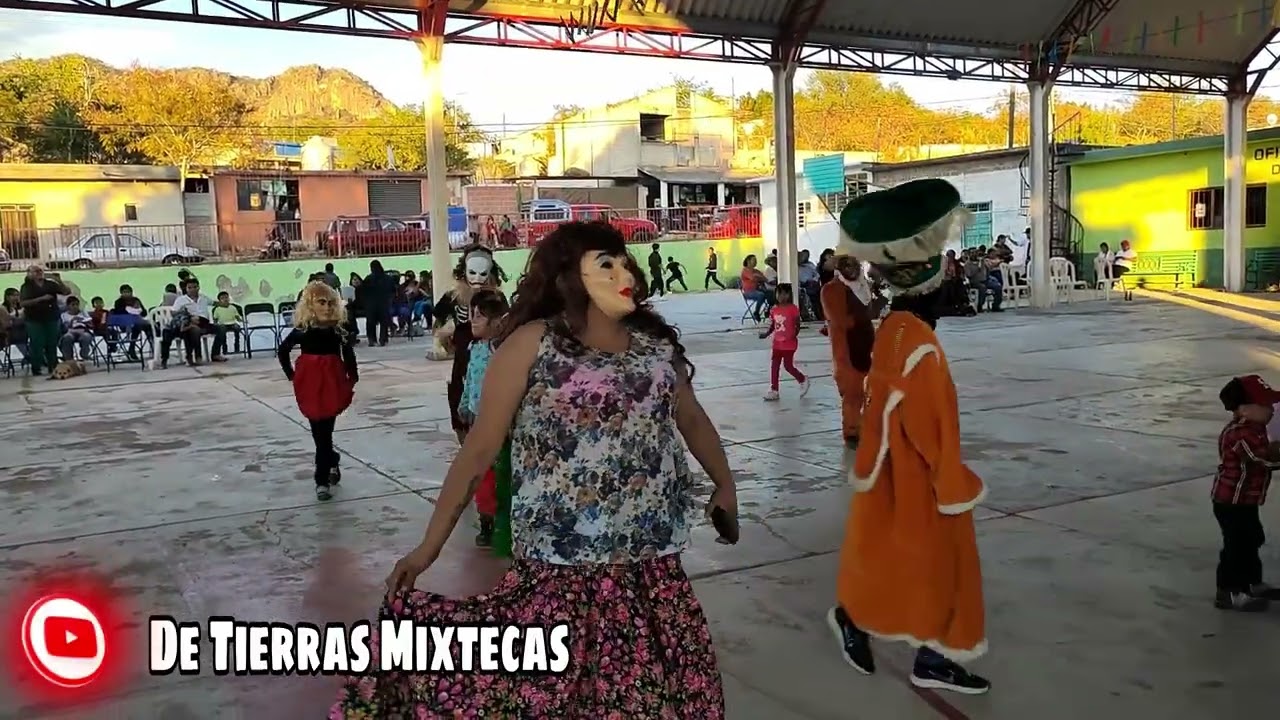Así bailaron los locos en Santa Ana Tepejillo Puebla 2025, navidad en la mixteca poblana