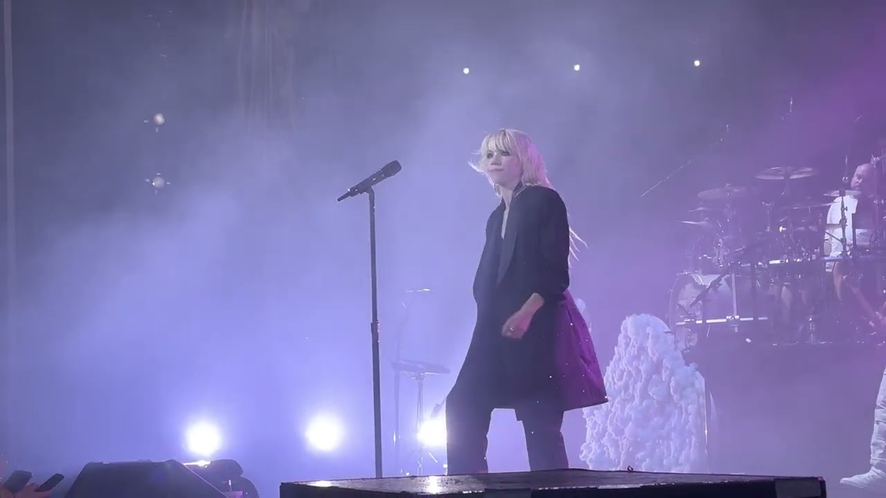 Carly Rae Jepsen (Live) - Your Type (New York, NY - Radio City Music Hall) (9/28/2022)