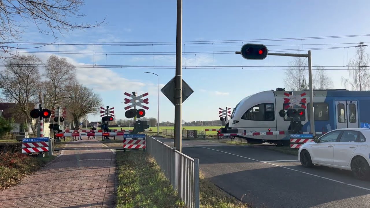 Spoorwegovergang Mariënberg // Dutch Railroad Crossing