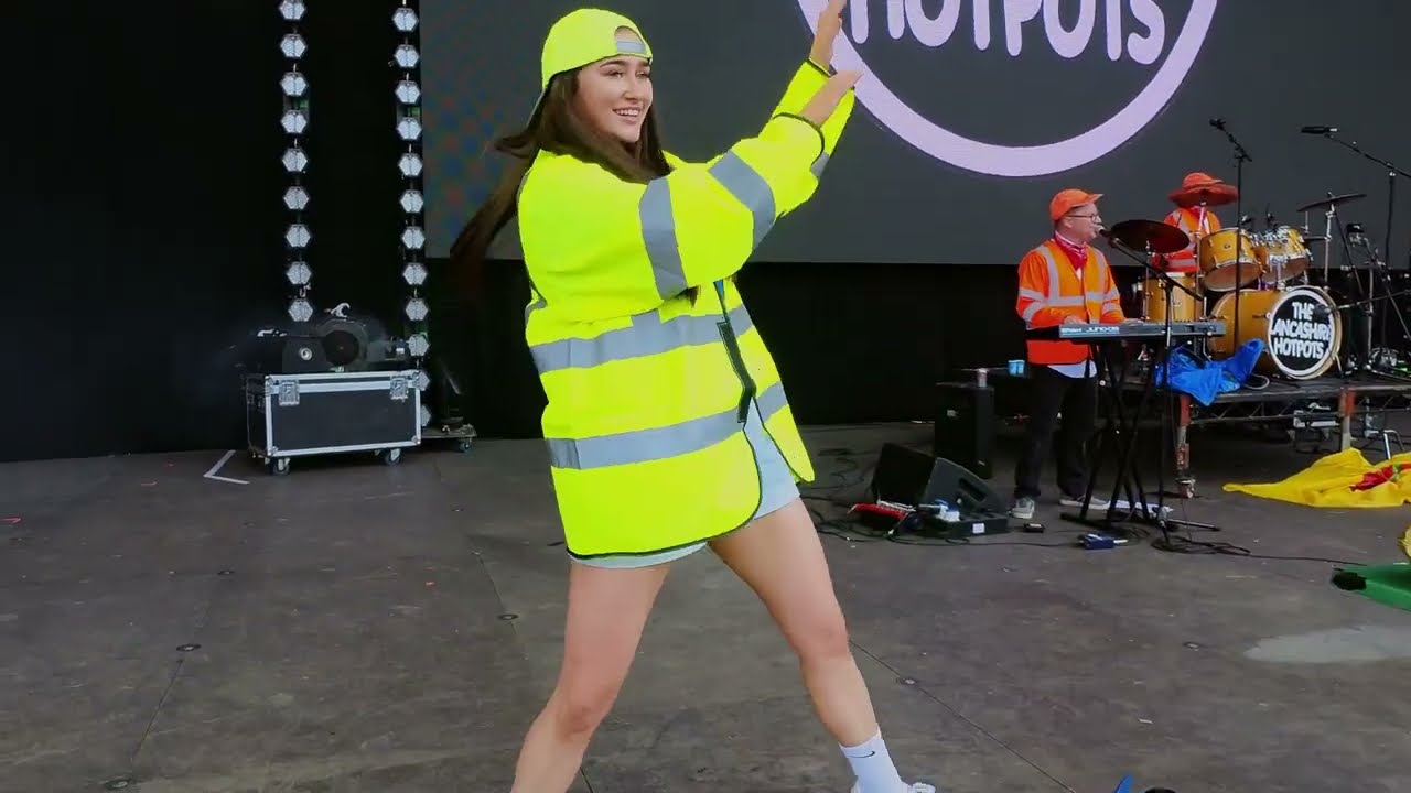 The Lancashire Hotpots - Has The Bin Man Bin Mon (Live At Kendal Calling 2022)
