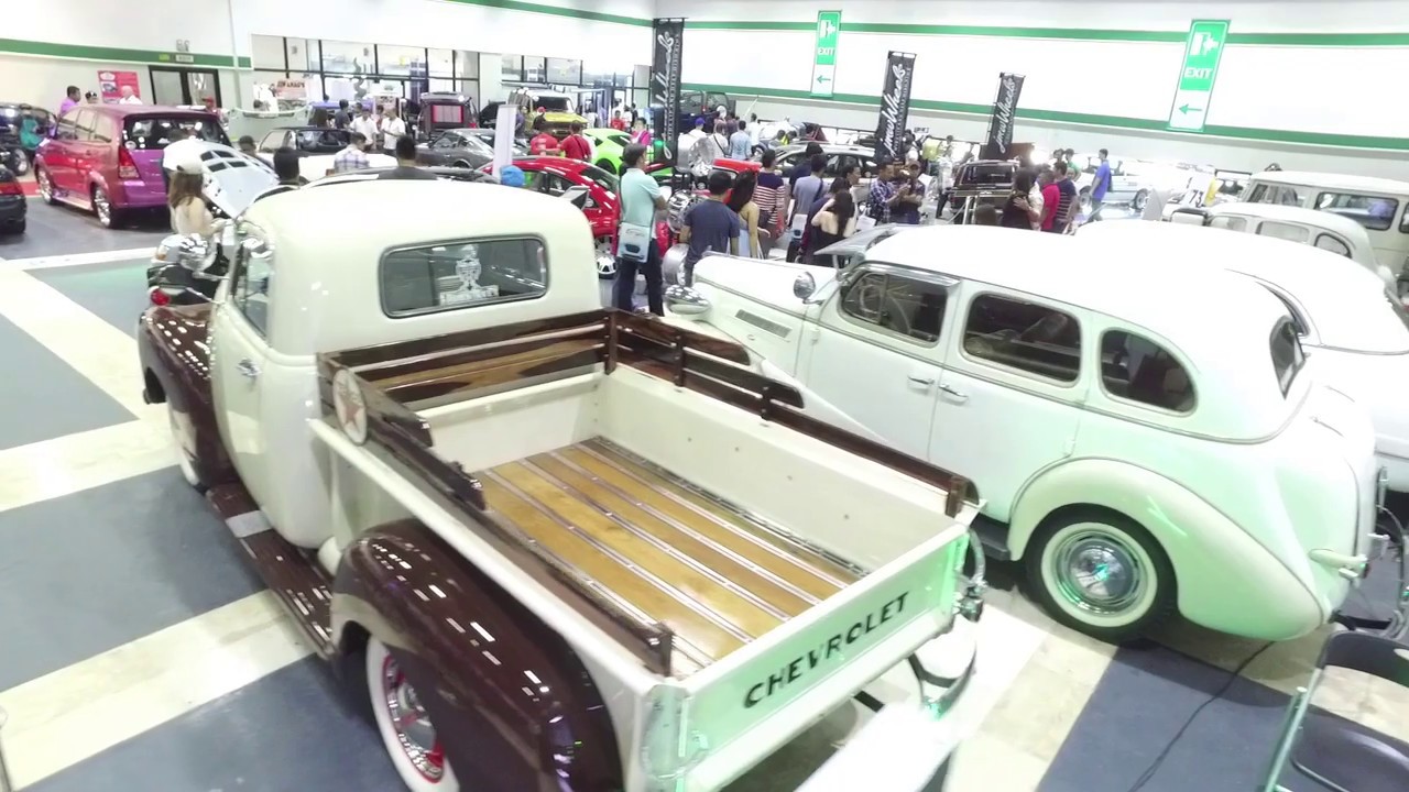 Vintage Cars Philippines joins car show