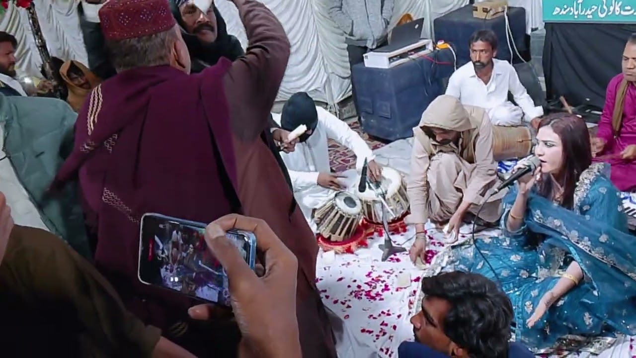 Singer ...Qasida jannat Ali di 