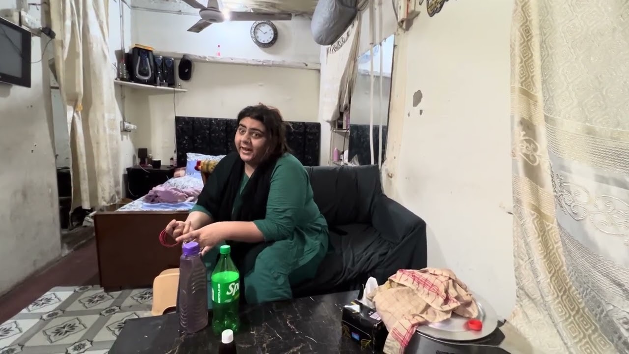 Aj Banaya Alo Matar Amra Ki Or Meri Lara Ho gai Gar Chorny Ki dhmki Laga Di Amra ny