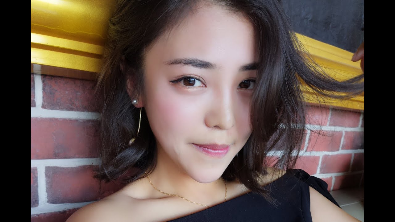 故宫开车奔驰女主的微博生活照