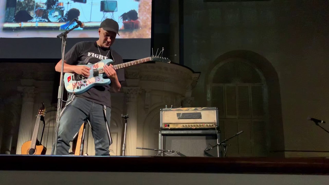 Tom Morello jamming - solo from &ldquo;Like A Stone&rdquo; by Audioslave, Boston, MA, 10/4/2018