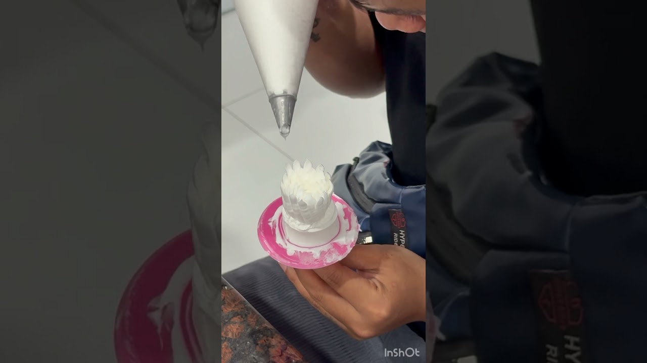 Bắt Hoa C&uacute;c bằng kem Topping by Anh Kỳ