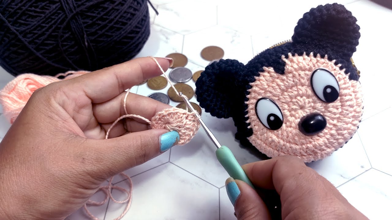 💰 VENDA QUANTOS você puder tecer! 💰  Super fácil e útil, porta moeda, Mickey de crochê.