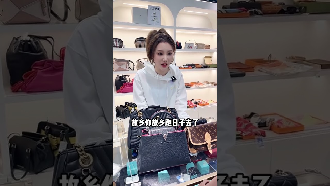 崇洋媚外！分不清好坏#正能量 #剧情反转 #奢侈品 #奇葩