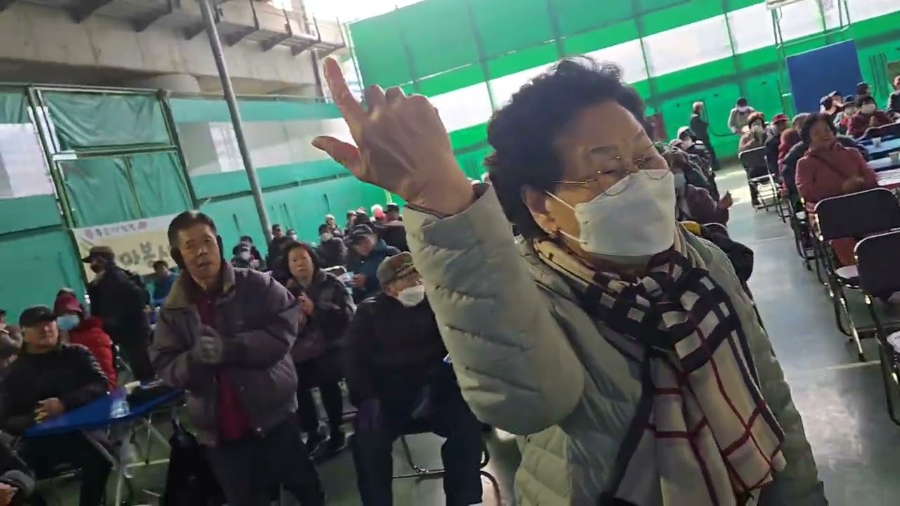 26/3/4 가수 윤이상  사랑이비를맞아요 (원곡자 배금성)평내무료급식소 공연 (사)이웃사랑나눔봉사회 (회장 김영.단장 안영)에스포음향 (손희수대표)
