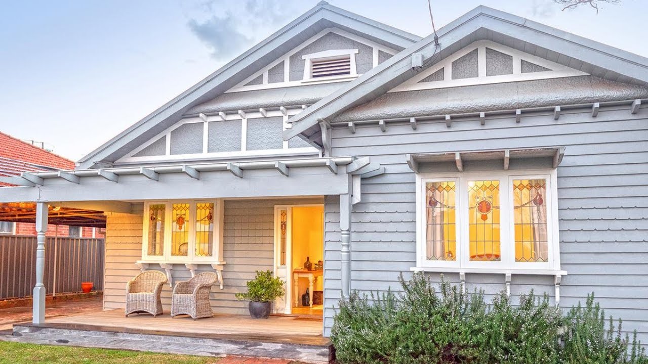 Inside a PICTURE-PERFECT Californian Bungalow! | 14 McCracken St, Shepparton, VIC, 3630.
