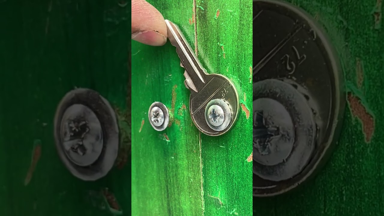 Use uma chave como cal&ccedil;o para travar a porta (modo seguro) 🚪🔑#Brasil #CasaSP #DicaPr&aacute;tica
