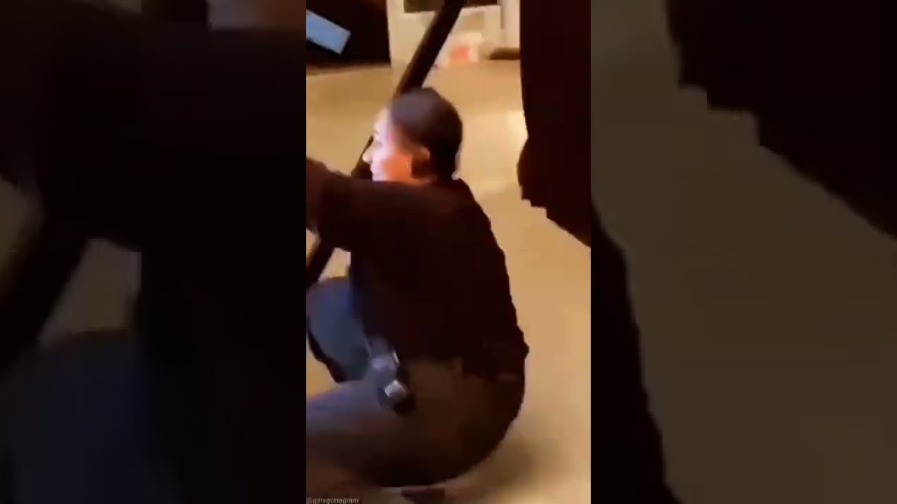 girl fail funny video #girls #girlfails #ladylaugh#fails2022 #failsvideo