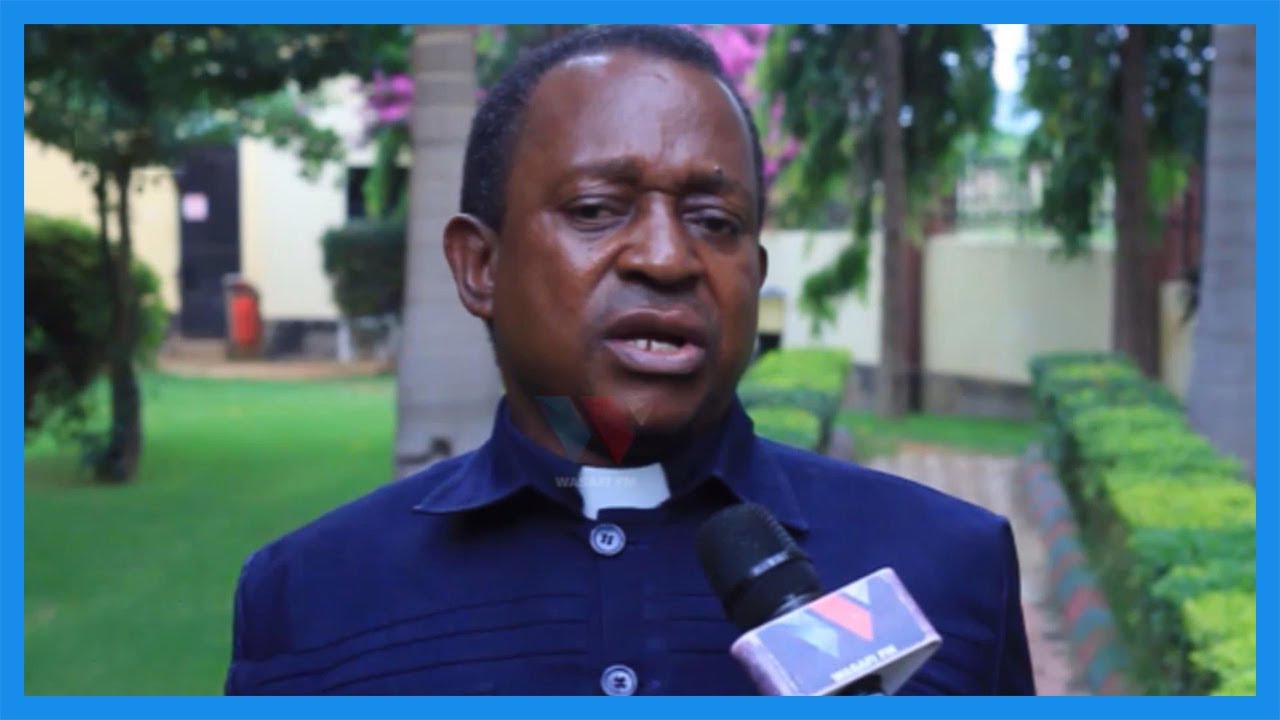 MCHUNGAJI HANANJA AFUNGUKA HAYA KUHUSU USHOGA 
