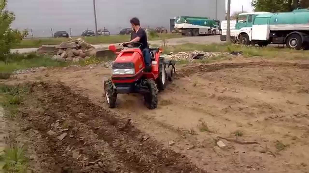 Kubota Aste A-155 z kultywatorem. www.akant-ogrody.pl