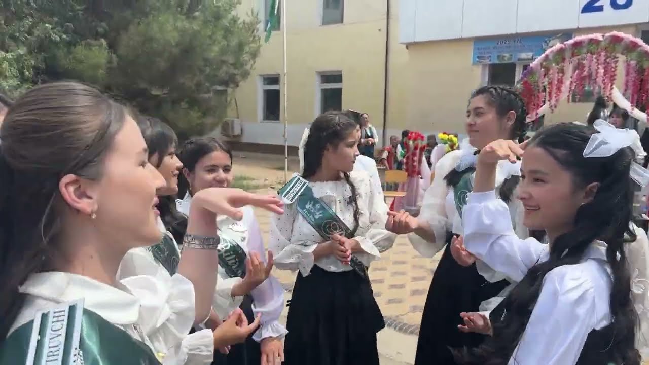 2025MAY 2301-SONIDA HAMIDAXONI  BITIRUV OHSHOMI BILAN TABRIKLADIK