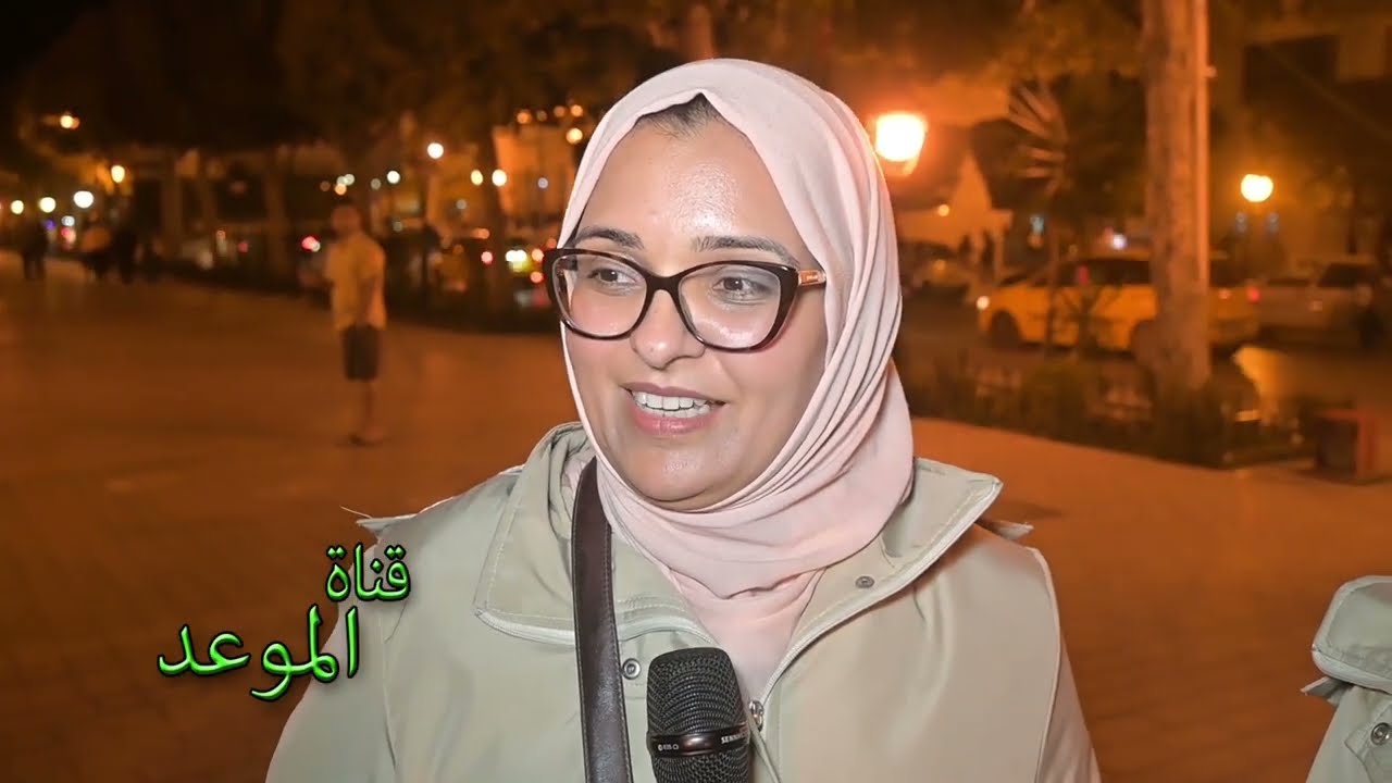 ألاف الزوار في شارع الحبيب بورقيبة بالعاصمة أيام العيد وإكتضاض أمام محلات الملابس و الحلويات