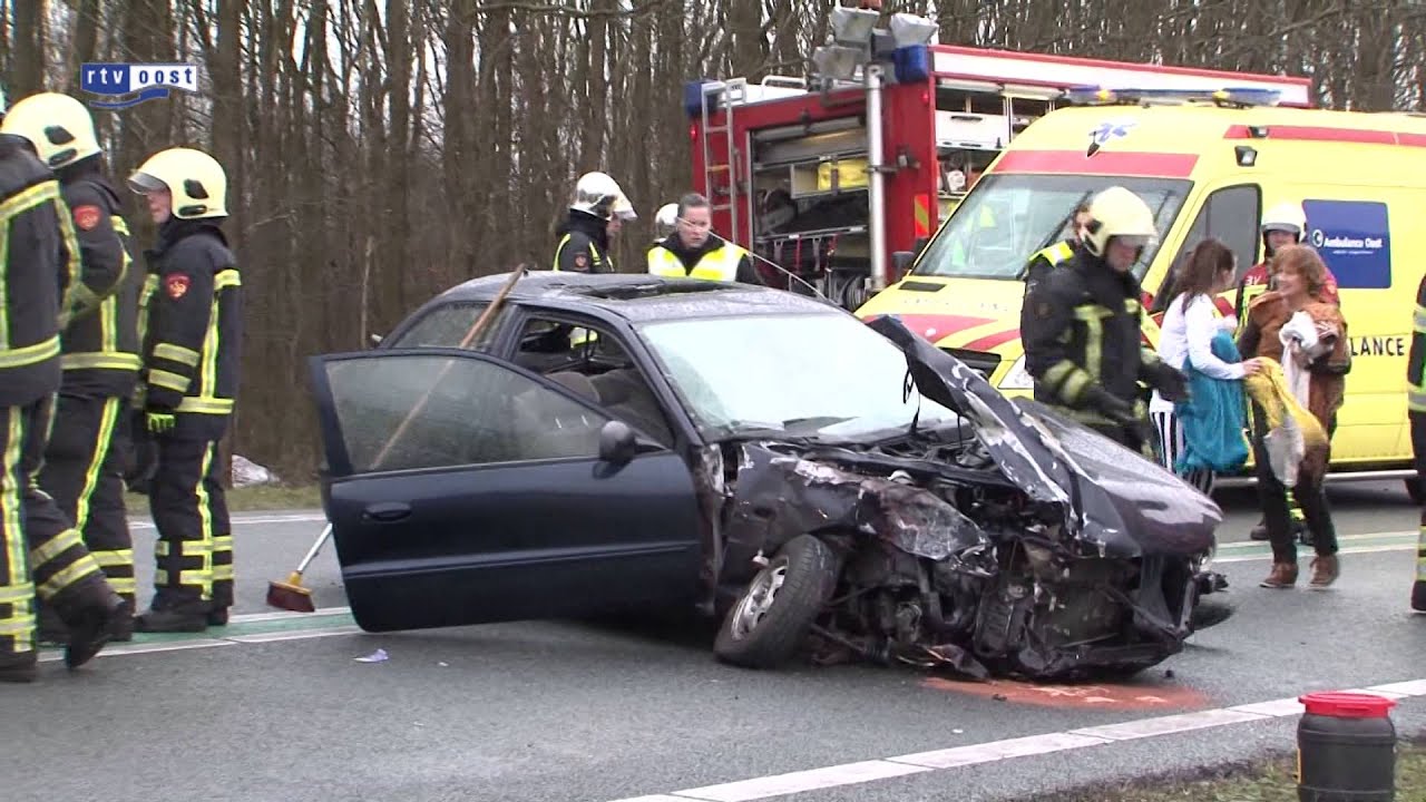 N36 bij Westerhaar afgesloten na ongeluk met meerdere auto's
